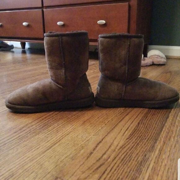 UGG Chocolate short style size 5 good condition - Picture 13 of 14